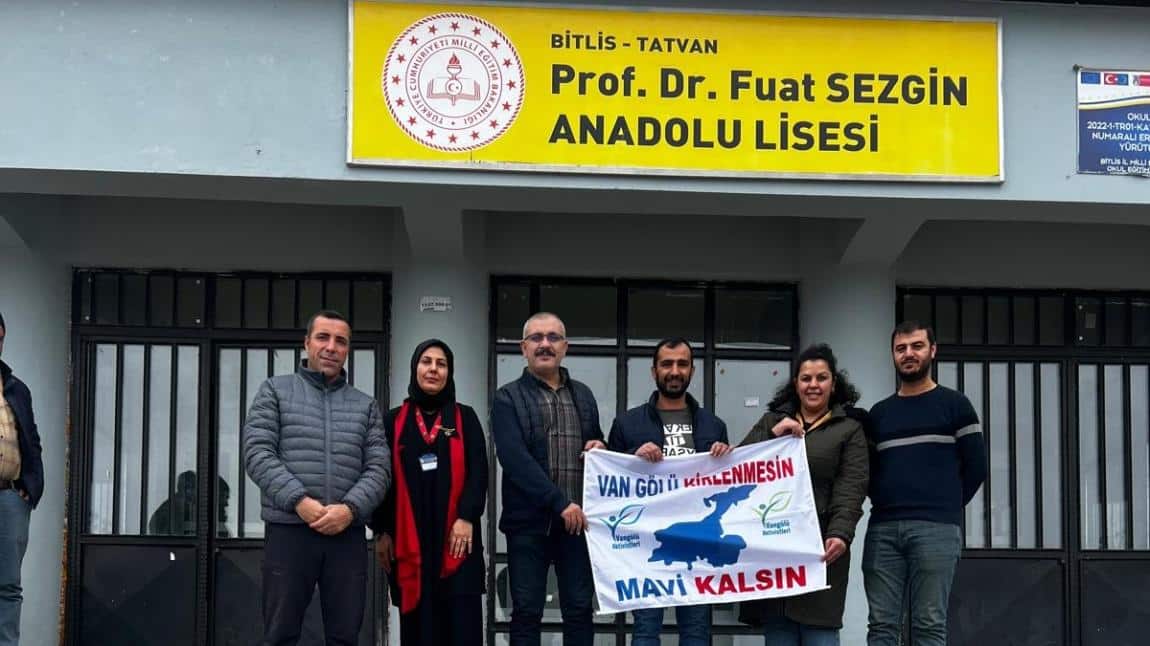 “#VanGölüKirlenmesin Mavi Kalsın” sloganıyla Van Gölü’müze ses verdik.